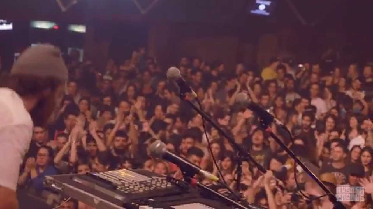 During night 3 of Converse Rubber Tracks Brasil - his first performance in the country - Australian electronic artist Chet Faker moved everyone with his soulful track “1998"<br /><br />For more on Converse Rubber Tracks:<br />http://www.converse.com/rubbertracks<br /><br />For more on Chet Faker visit:<br />http://chetfaker.com/<br />https://www.facebook.com/Chetfaker<br />https://twitter.com/Chet_Faker<br />https://soundcloud.com/chet-faker<br /><br />Venue: Cine Joia