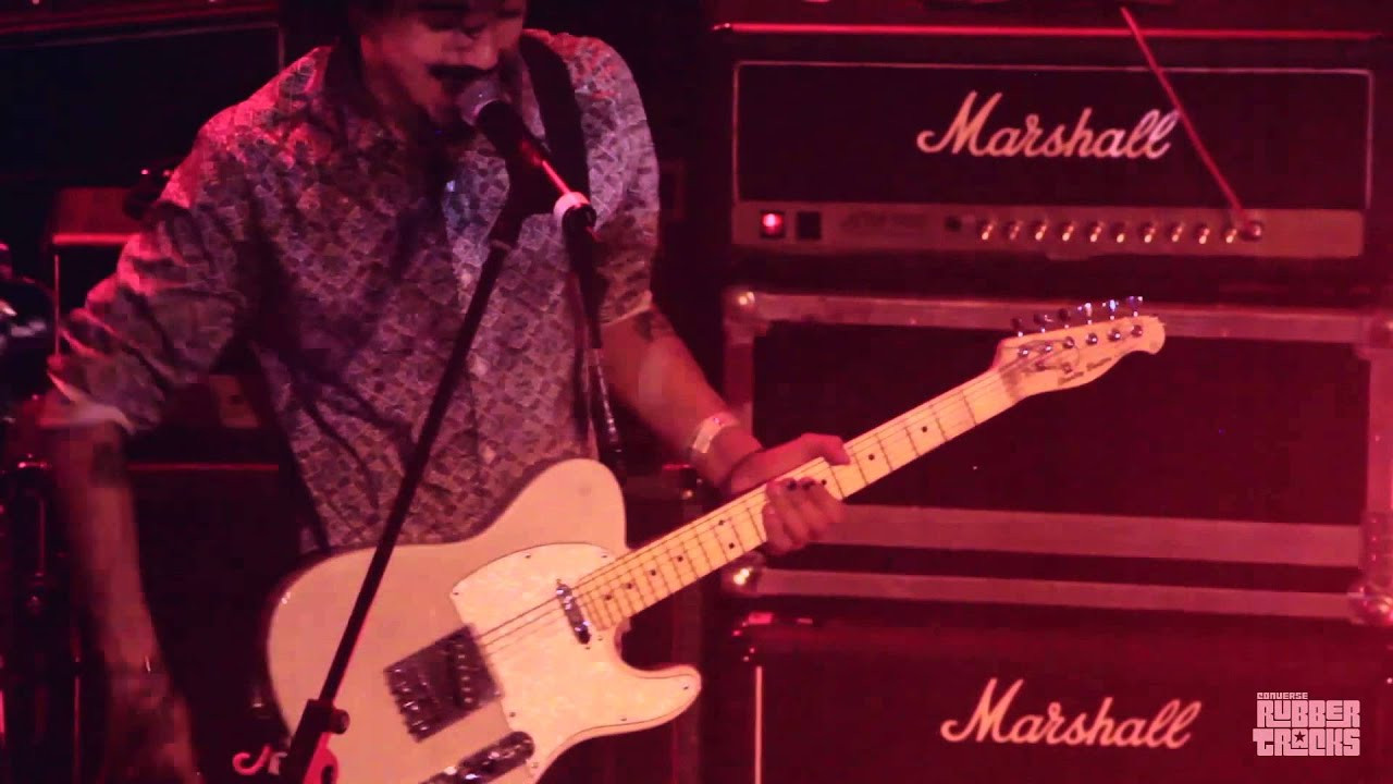 Brazilian three-piece Coyotes rocked the crowd during their opening set for Brand New on night 2 of Converse Rubber Tracks Live Brasil.<br /><br />For more on Converse Rubber Tracks:<br />http://www.converse.com/rubbertracks<br /><br />For more on Coyotes visit:<br />http://coyotes.mus.br <br />https://www.facebook.com/oficialcoyotes<br />https://twitter.com/oficialcoyotes<br />https://soundcloud.com/coyotesoficial<br /><br />Venue: Cine Joia