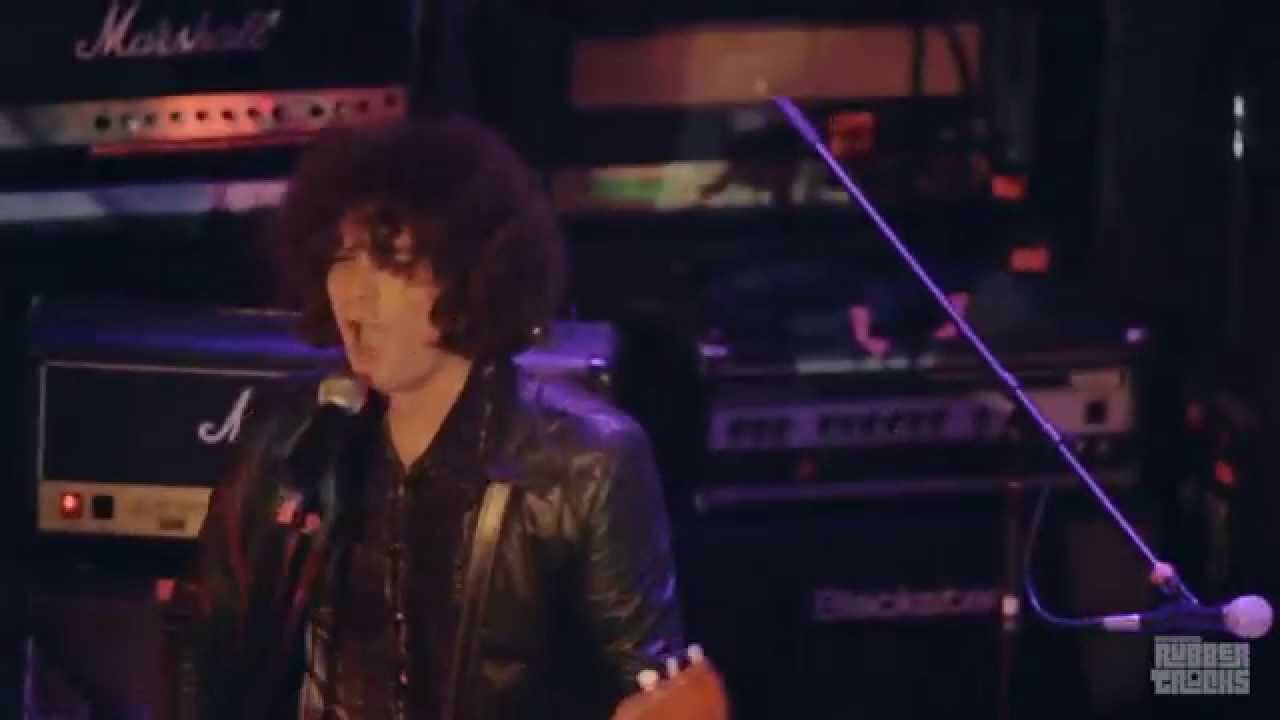 Brazilian five-piece Churrasco Eléctrico warmed the crowd up for headliners Dinosaur Jr on night 4 of Converse Rubber Tracks Brasil. <br /><br />For more on Converse Rubber Tracks:<br />http://www.converse.com/rubbertracks<br /><br />For more on Churasco Electrico visit:<br />https://myspace.com/churrascoeletrico<br />https://www.facebook.com/ChurrascoEletrico<br />https://twitter.com/churraseletrico<br />https://soundcloud.com/churrascoeletrico<br /><br />Venue: Cine Joia