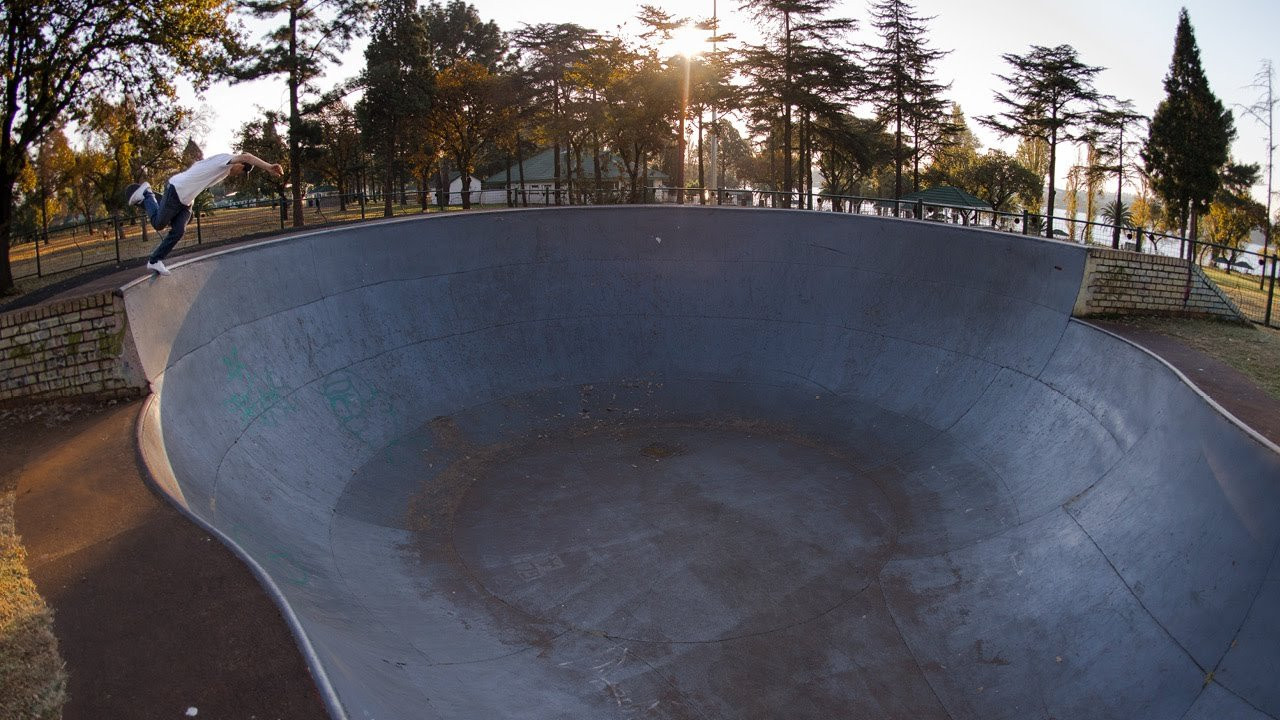 Converse Cons presents Johannesburg Dream, featuring Cons Ambassadors, Remy Taveira, David Stenstrom and introducing Felipe Bartolome. <br /><br />Johannesburg was an amazing departure and the varied terrain of the city certainly threw up some crazy spots that made the trip really special and unique.