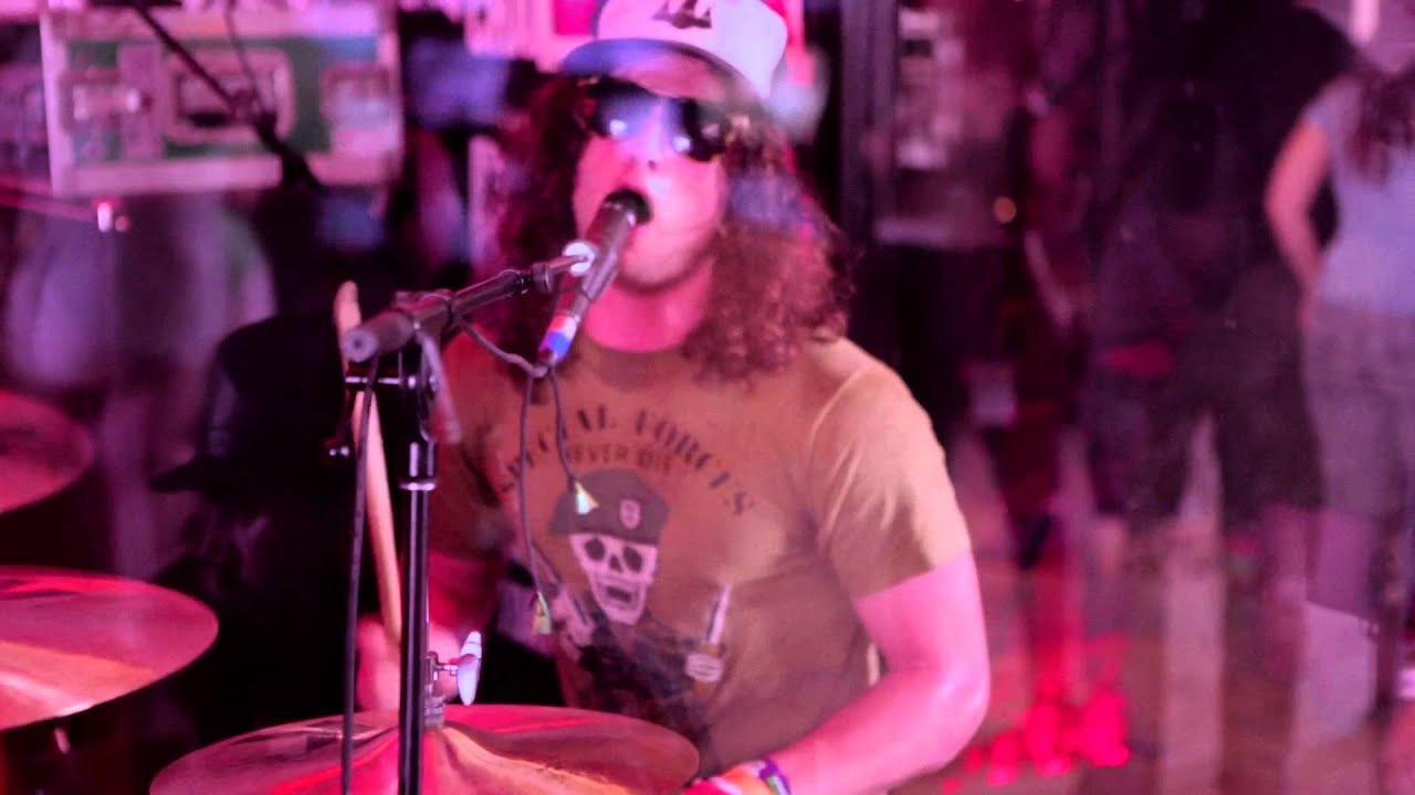 Straight from NYC, rockers Dirty Fences ripped apart our SXSW pop-up studio with a rad attack of 70's inspired punk in their Converse Red Light Session.