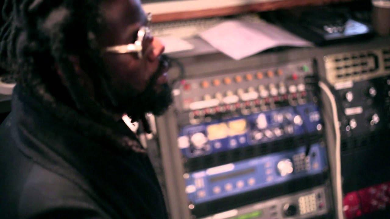 How dirty do you like your pop music? Go behind the scenes with Paris Suit Yourself as they record "I Will Always Be The Same" at Berlin's Trixx Studio in the second instalment of "Track of the Week" from Converse Rubber Tracks Berlin.<br /><br />For more information on Paris Suit Yourself visit:<br />http://www.facebook.com/ParisSuitYourself<br />https://soundcloud.com/parissuityourself<br /><br />For more information on Rubber Tracks visit: <br />http://www.converse.com/rubbertracks<br />http://rubbertracks.converse.de