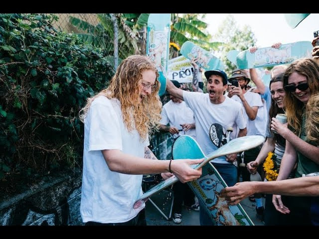 Una’s family and friends from Canada, and the Krooked cast came together to make a surprise of a lifetime come true. Thanks to all who helped make this happen, including all the shops that kept the decks top secret.<br /><br />Get it straight - Una is Pro!