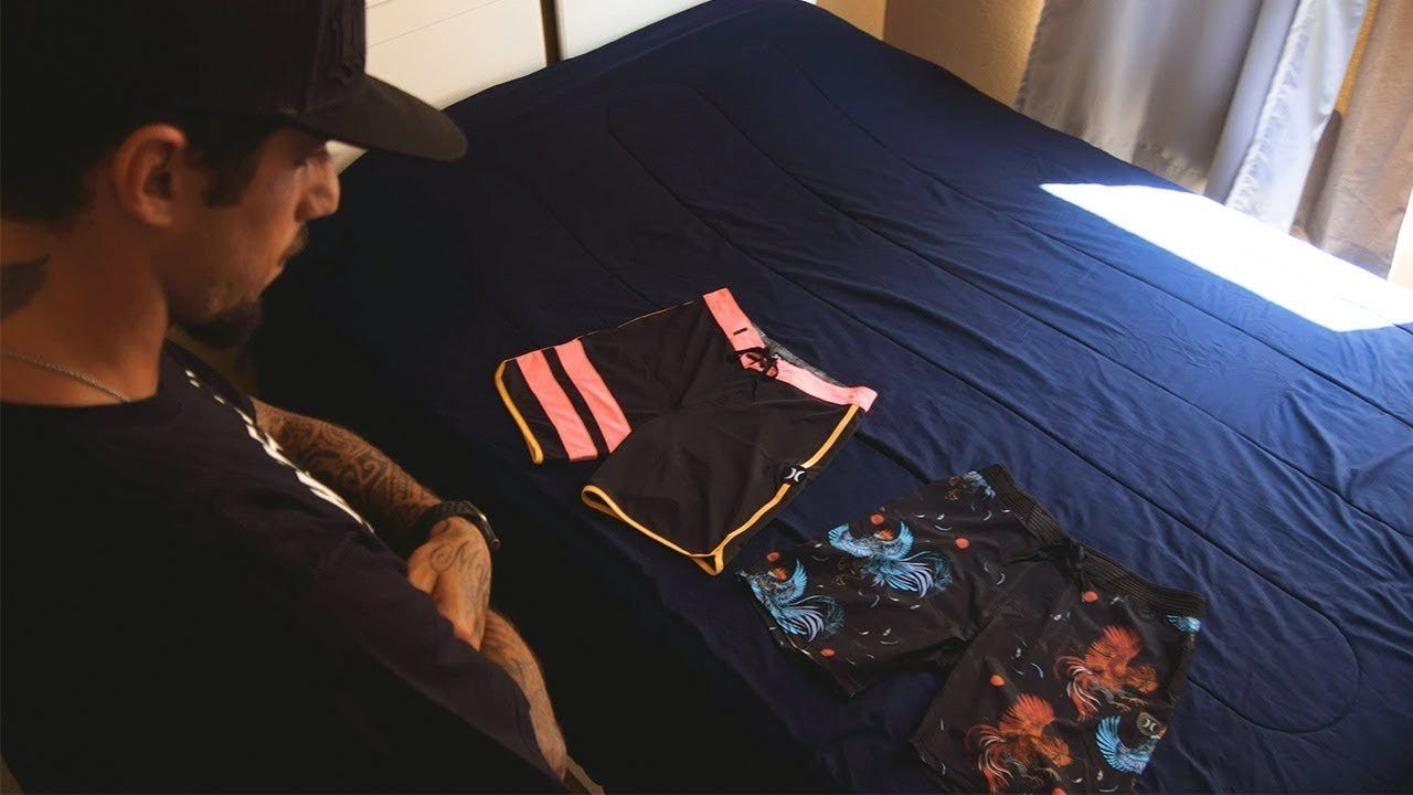 Filipe Toledo picks which Phantom Board Shorts for his next session – with a little help from his dad, Ricardo Toledo. <br /><br />Explore our latest Phantom Board Shorts, here: http://bit.ly/NewPhantoms<br /><br />#FilipeToledo #Hurley #PhantomBoardShorts