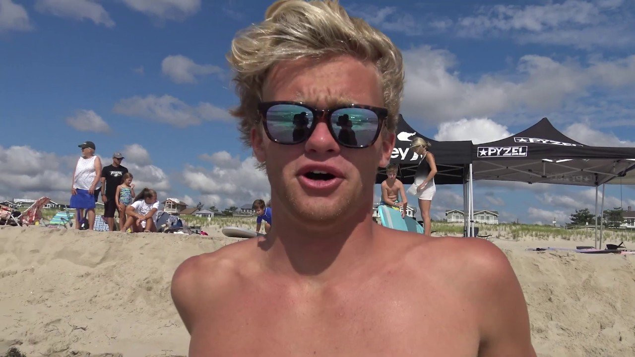 Maddie Ryan, Logan Kamen, Will Skudin and the Hurley Team for the #RipMyShredStick Tour.