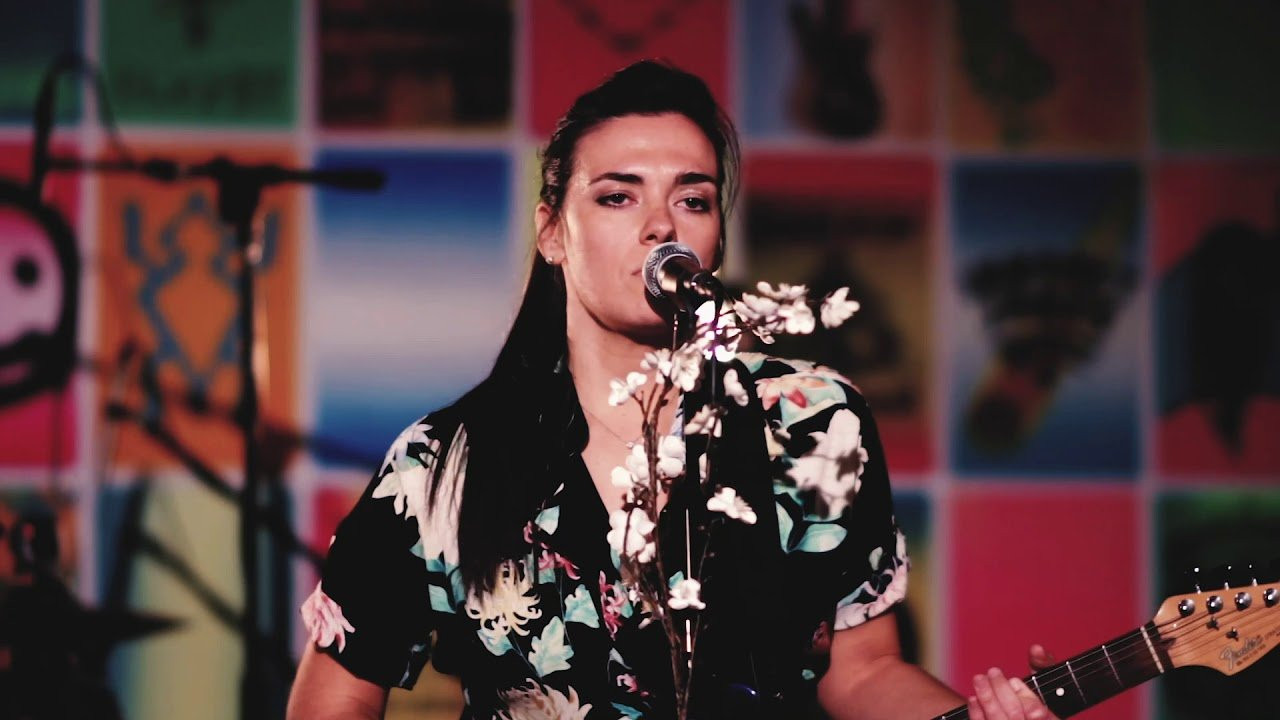 Sister-fronted shoegaze band CUESTA LOEB perform their song 'Dive' live at Hurley Recordings. This song about falling in love, diving in and not looking back will be featured on their upcoming EP.<br /><br />Connect with them here:<br />https://soundcloud.com/cuestaloeb<br />https://open.spotify.com/artist/3p62jyGug7DQO6BjMgImT4 <br />https://www.facebook.com/cuestaloeb<br />https://www.instagram.com/cuestaloebmusic<br />https://www.cuestaloeb.com <br /><br />Get the song: itun.es/us/9sJ0eb<br /><br />#hurley #cuestaloeb #dive #hurleyrecordings