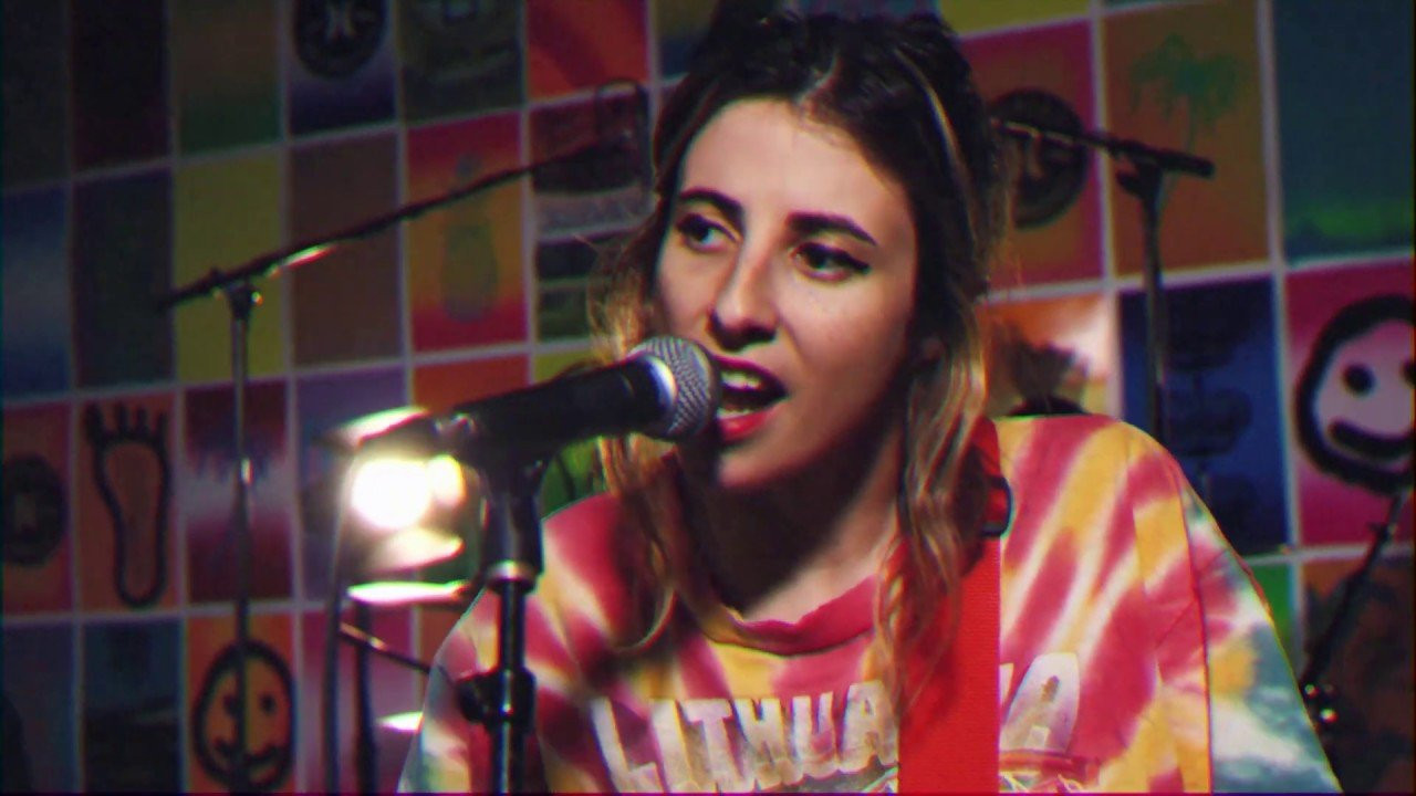 The Paranoyds play their new song, 'Face First' in the Hurley Studios. <br /><br />Connect with the band here: <br />https://instagram.com/theparanoyds<br />https://theparanoyds.bandcamp.com<br /> <br />Watch the band live here: <br />Pappy & Harriets w/ La Luz on 2/15 in Pioneertown, CA<br />The Echo w/ FEELS on 2/19 in Los Angeles, CA<br />Alex’s Bar w/ The Coathangers on 2/22 in Long Beach, CA