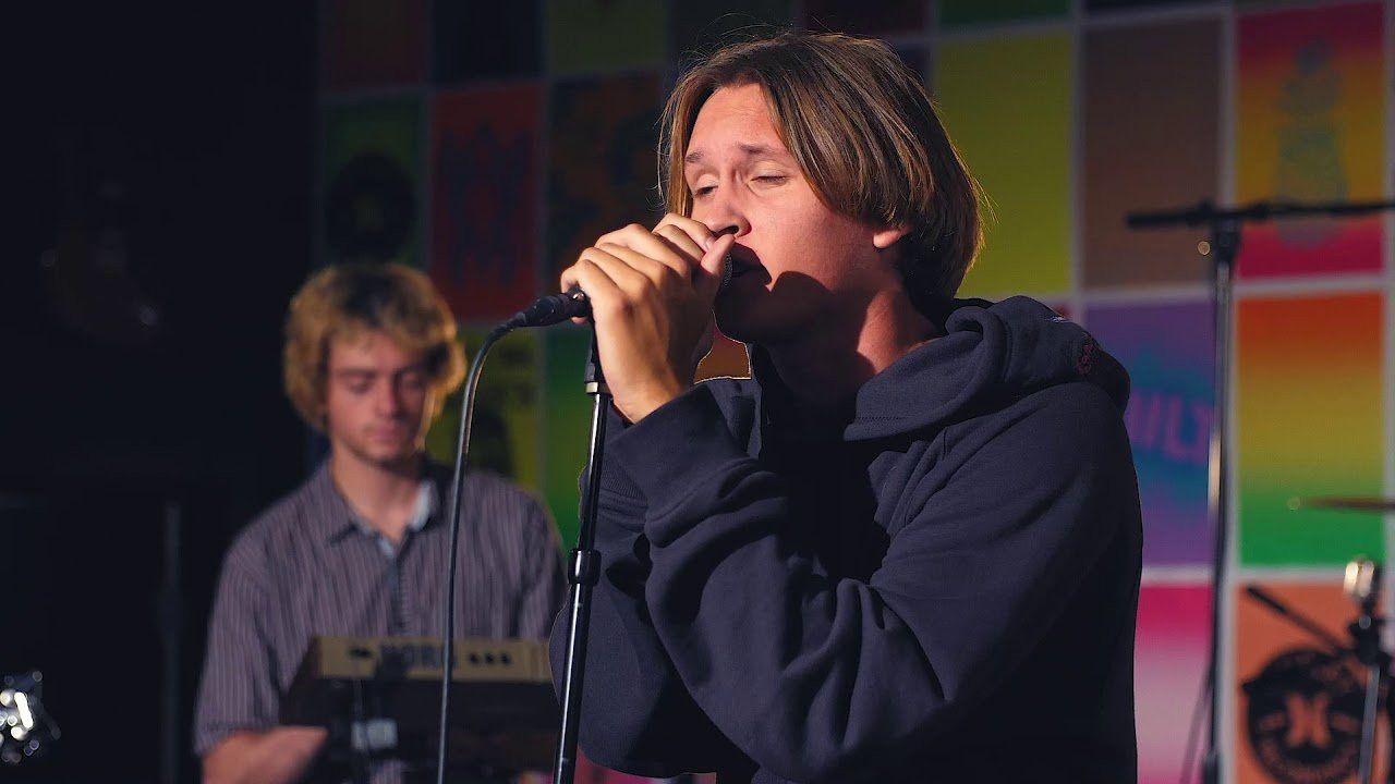 Your Favorite Color plays their new song 'Stay' live from Hurley Recordings. <br /><br />Follow them at @yourfavoritecolortheband.