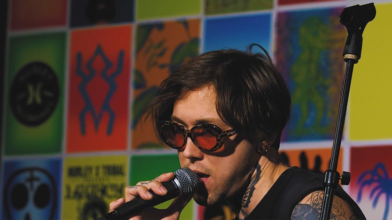 LA-based Sway stopped by the Hurley Studios to play their latest song, 'Dive.' <br /><br />Freddy Hale is the frontman and songwriter behind the music, blending ambience and atmosphere to make something entirely his own. Niklas Myrbäck, a guitarist praised for his ever so tasteful playing style adds the edge, Cadu Costa brings the punch and heaviness with his energy behind the drums, and Mike Clairmont gives you slick and funky bass rhythms.<br /><br />Look out for Sway's debut album releasing this fall.