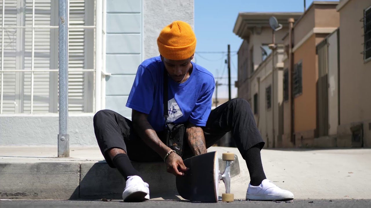 Boo Bear Signature griptape is available now with Fall 2017 Delivery 2. Check out Boo Johnson set up a fresh sheet of his new pro griptape and hit the streets of Long Beach for his latest commercial. <br />Direct Link to product : https://grizzlygriptape.com/collections/griptape/products/boo-bear-griptape<br />Filmed By : Dan Abadi <br />FOLLOW US<br />SNAPCHAT - @GrizzlyGriptape<br />INSTAGRAM - @GrizzlyGriptape<br />TWITTER - @GrizzlyGriptape<br />FACEBOOK - Facebook.com/grizzlygriptape