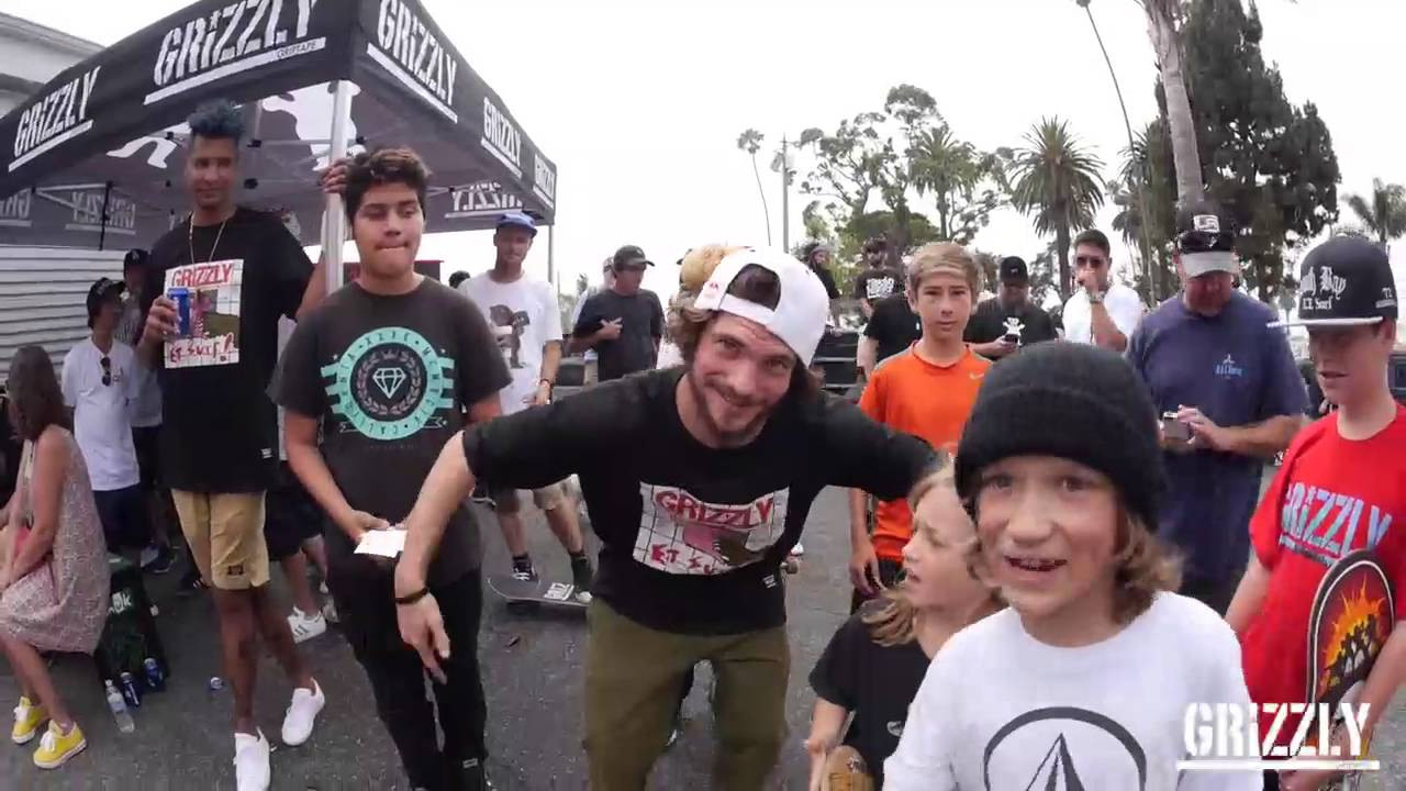 On September 18th the Grizzly Gang, Joey Brzezinski & Andale Team took a trip to Manhattan Beach to have a demo and cookout with ET Surf.<br /><br />Video Filmed & Edited by : @DanAbadi <br /><br />GRIZZLY GRIPTAPE / Andale Bearings / ET Surf Social Media <br />SNAPCHAT - @GrizzlyGriptape<br />INSTA - @GrizzlyGriptape<br />TWITTER - @GrizzlyGriptape<br />FACEBOOK - Facebook.com/grizzlygriptape<br />INSTAGRAM- @ETSURF<br />INSTAGRAM- @AndaleBearings