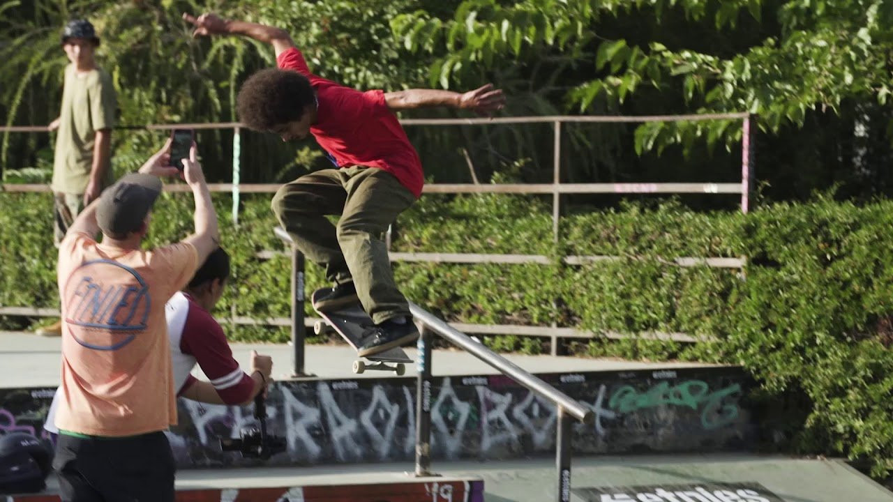 Last week the etnies squad headed to Bola Del Oro Skatepark in Granada to session with the locals & chow down on some burgers. Huge thanks to all of the locals for having us!