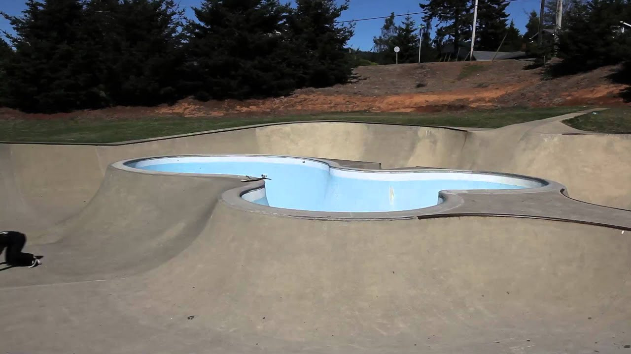 Jerry Gurney loves and dreams of Skate Moms<br />Brookings, OR <br />http://bloodwizard.com/<br />Visser clip