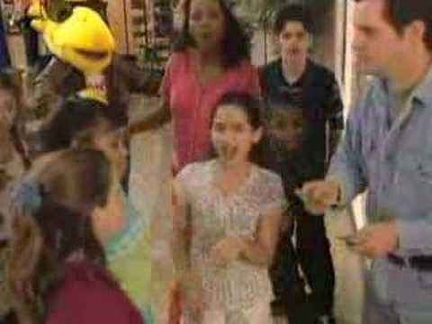 Yello Dyno teaches the first core lessons of the Yello Dyno Method, Tricky People, for recognizing deceptive behavior. Children learn in a non-fearful musically based format, how to keep themselves safe from people who mean them harm