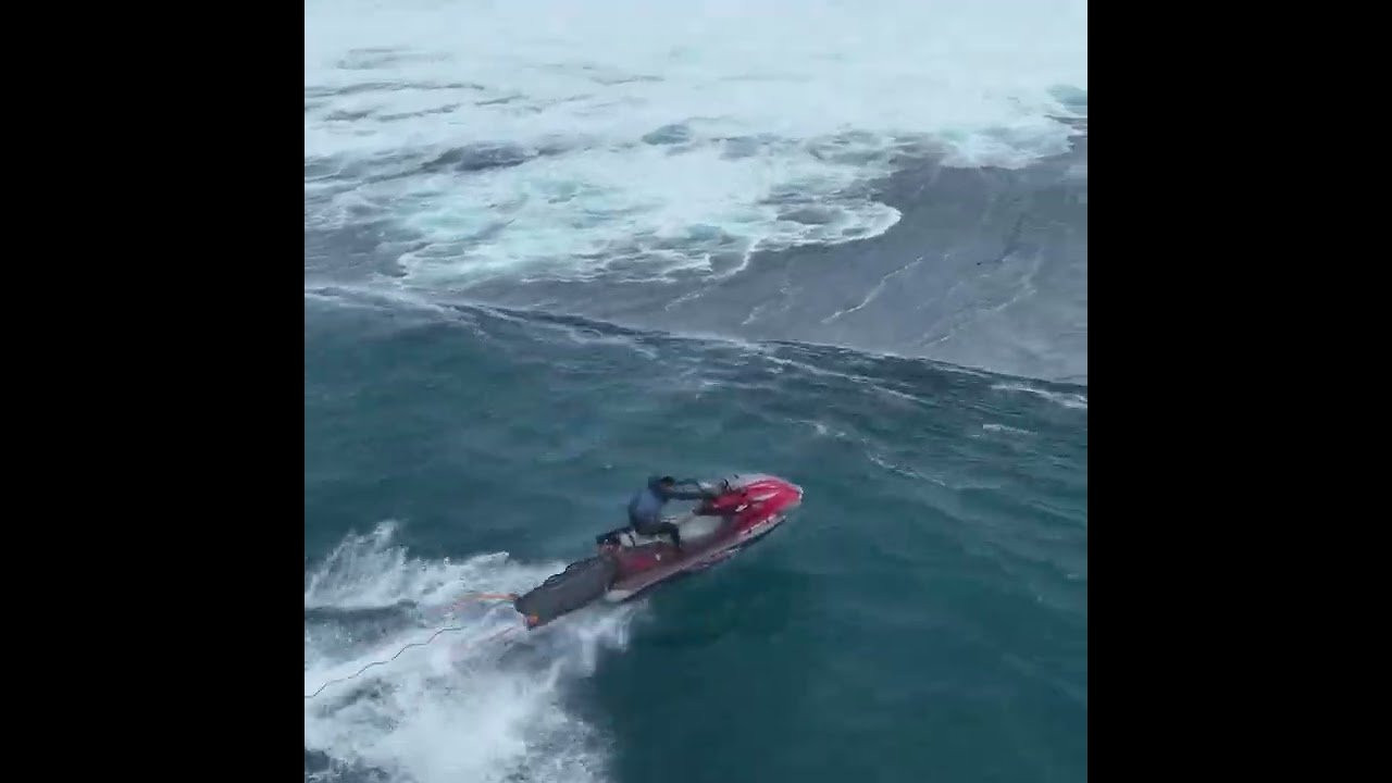 Good tow surfing is a delicate dance among highly trained partners. Justine Dupont and Lucas "Chumbo" Chianca demonstrate their well-choreographed the Cortes Bank performance during shooting for an upcoming episode of the HBO 100 Foot Wave docuseries. Join the team with your own gear at the store: https://bigwavemerch.myshopify.com/<br /><br />#100footwave #cortesbank #bigwavesurfing #justinedupont #lucaschumbo #andrewcotton #bigwave #xxl #surfing #bigwavesurfing #nazare #jaws #waimeabay #mavericks #adventure #ocean #california #surf #wave