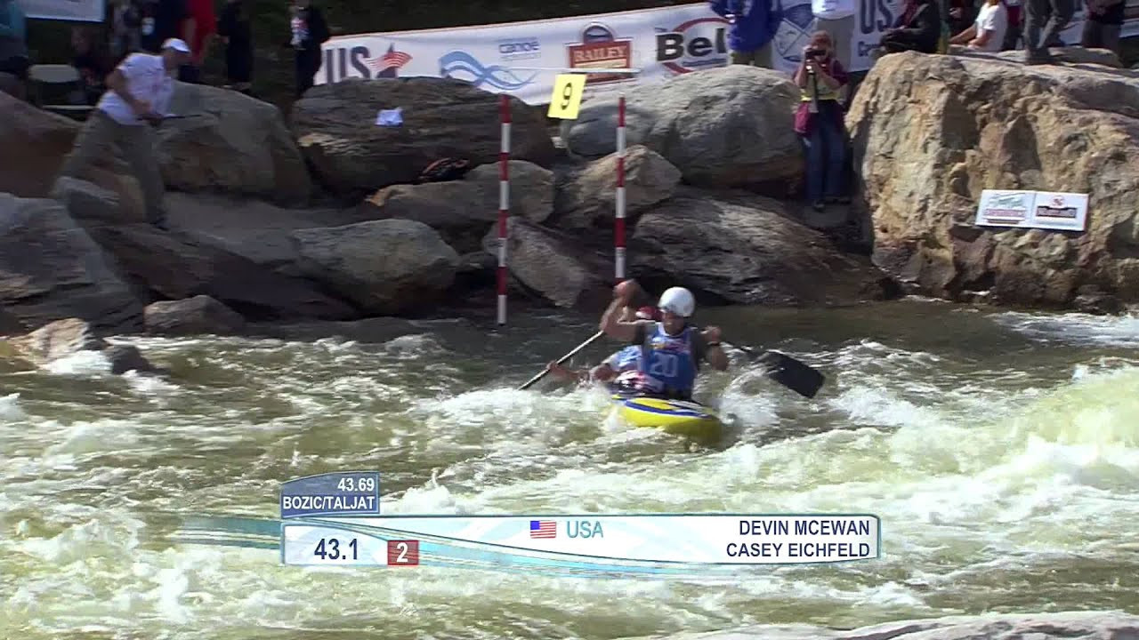 Eichfeld and McEwan negotiate Gate 9 at the 2014 Slalom World Championships