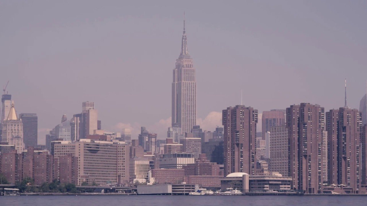 Em meio a táxis amarelos e fumaças que saem dos prédios, Kauê Cossa cruza as ruas de Nova York com o novo #LapaPro nos pés!<br /><br />Filmado e editado por Guilherme Guimarães<br />Trilha Sonora por Nômade Orquestra - Bedum<br /><br />#Converse #ConverseCons