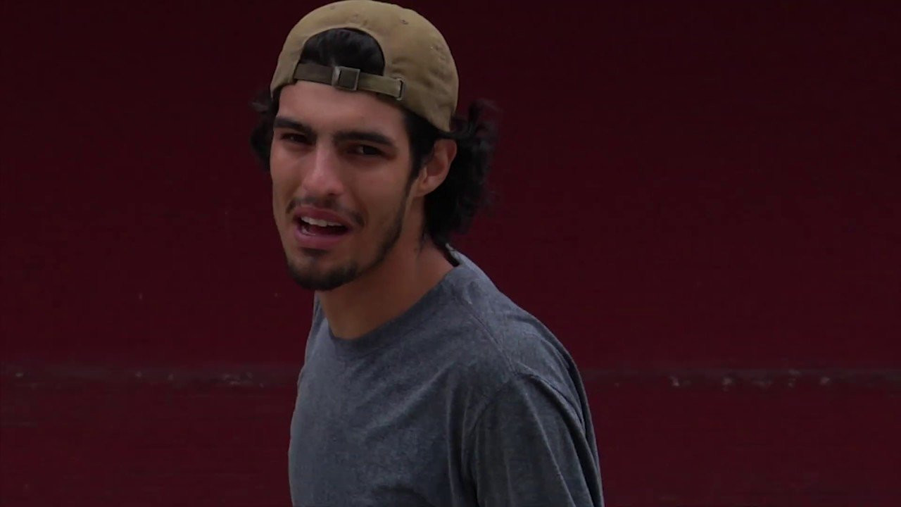 Henrique Crobelatti levantou tampas de bueiro cariocas e paulistanas com o novo Converse Skidgrip CVO! <br /><br />Filmado e editado por Guilherme Guimarães<br />Trilha Sonora por Bagum - Orpos<br /><br />#Converse #ConverseCons