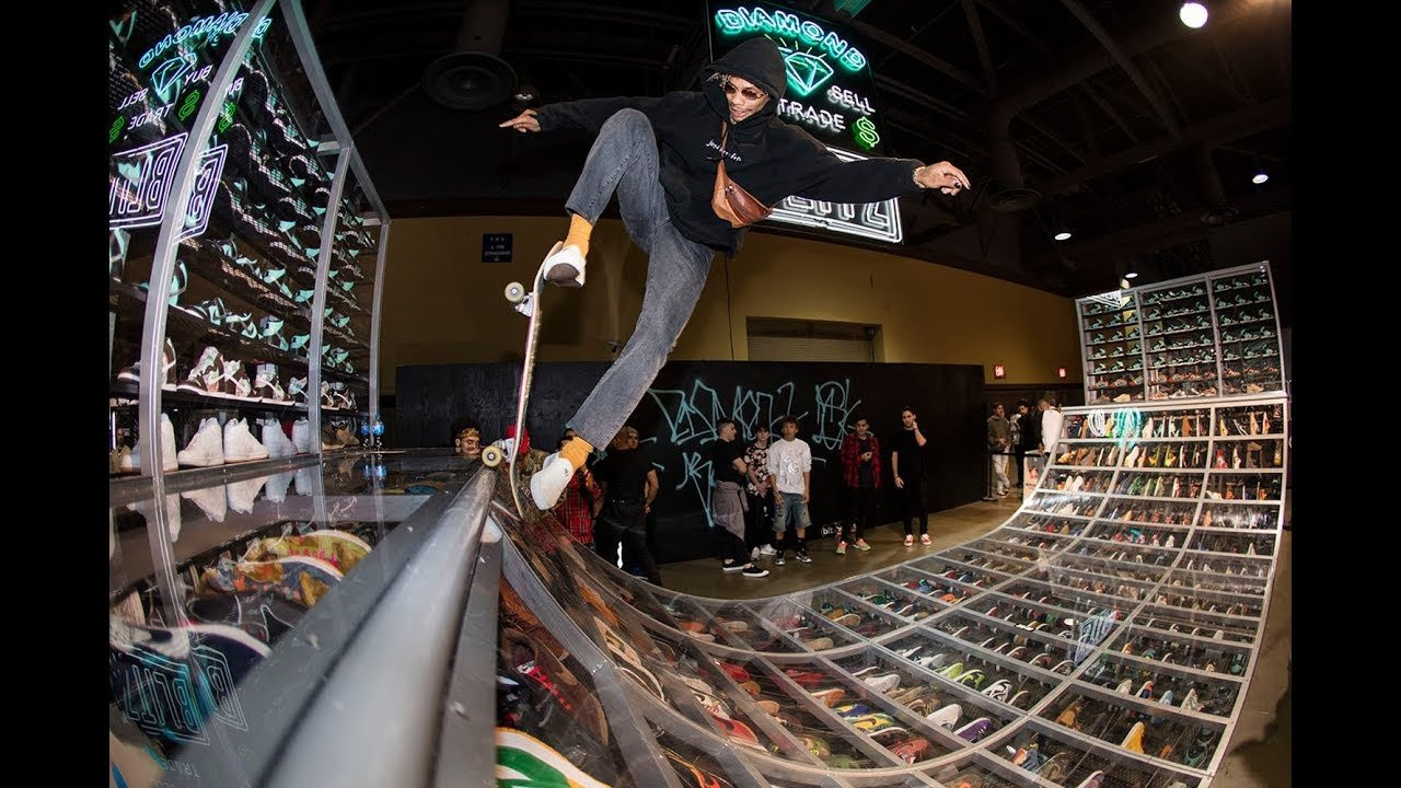 Diamond Supply Co. teamed up with Project Blitz LA and Retna for this years Complexcon featuring a fully skateable mini ramp filled with Nike SB dunks. <br /><br />The exclusive Diamond x Retna collaboration tee was released ONLY at ComplexCon. Check out the full video re-cap.