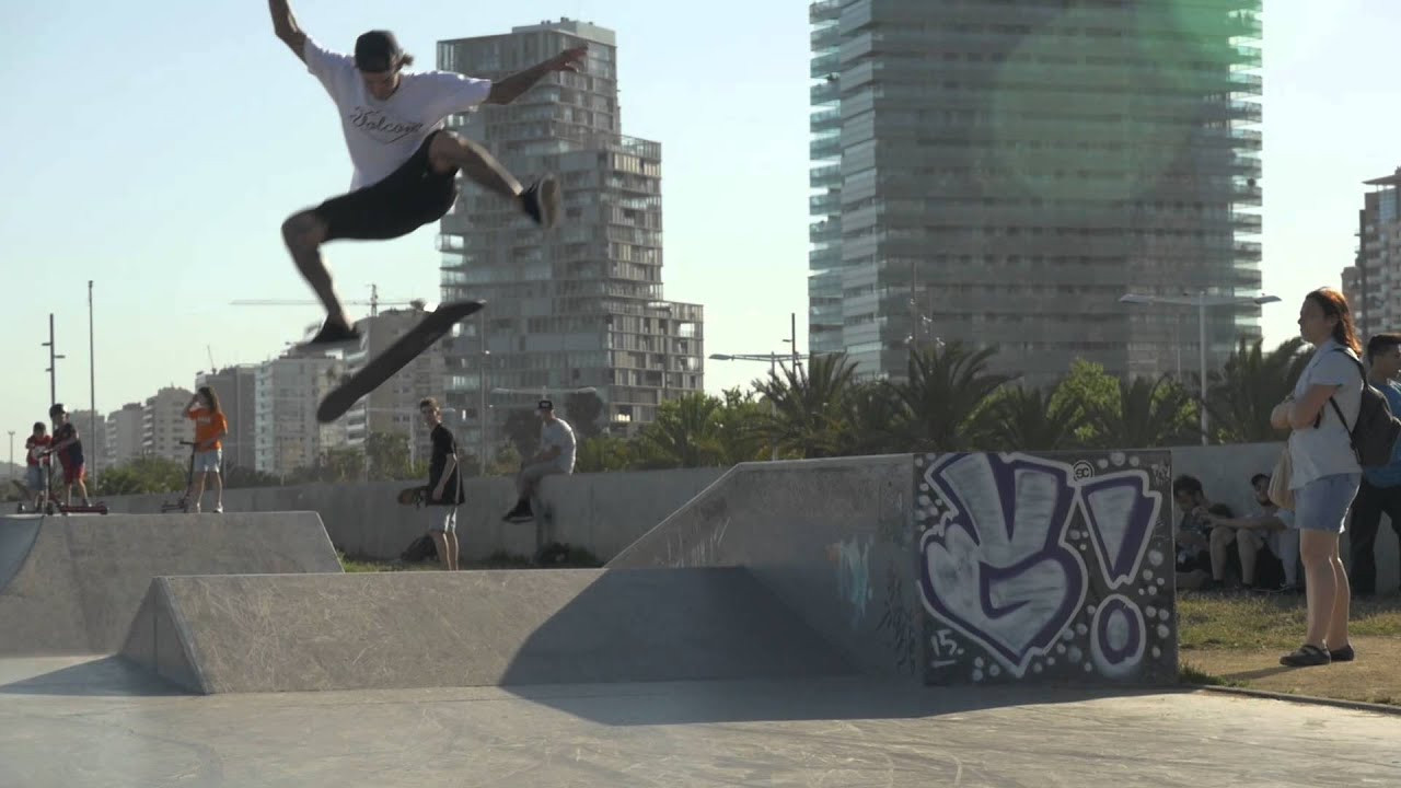 Torey & Ryan found some time outside the Street League event to get a session in at one of the local parks in Barcelona, here's a couple clips before they headed over to work at the SLs Pro Open.<br /><br />For more action follow:<br /><br />@DiamondSupplyCo<br />@ToreyPudwill<br />@Shecks<br />@StreetLeague<br /><br />Video:<br /><br />@Dearthshouse