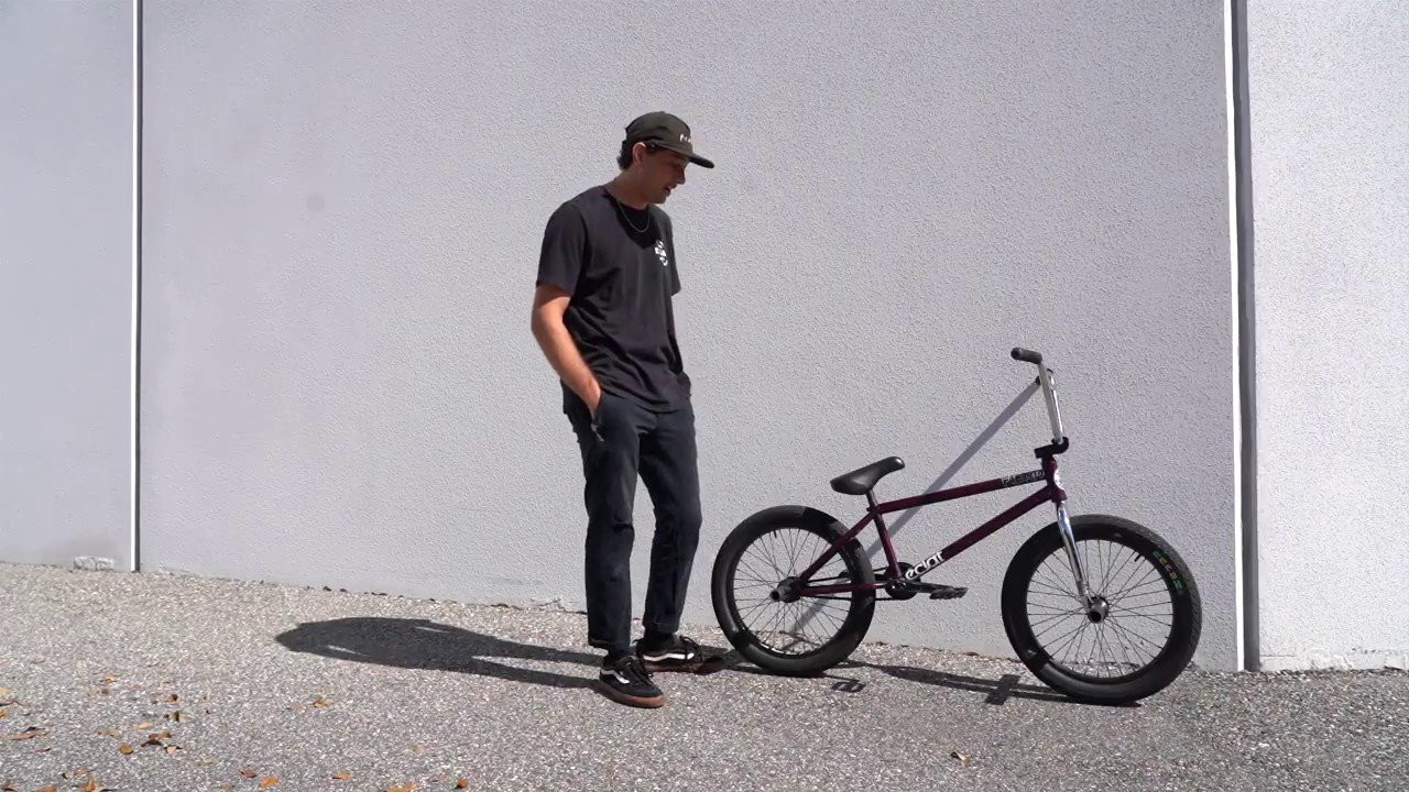 Floridian connect Zach Ozment gives you a detailed look at his ECLAT X FIEND setup as well as some fresh street clips.<br /><br />Follow Zach - https://www.instagram.com/zuri_ozment/<br />Shout out to our USA distribution QBP - https://www.qbpbmx.com/<br /><br />Video Jona Jahchen.<br /><br />https://eclatbmx.com/