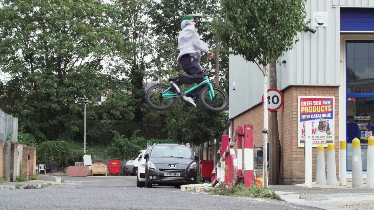 Get ready for our UK team to hit you over the head with a mind melter of a video filmed in the Big Smoke. “London Ends” dropping Thursday 21st November on Dig BMX.com. Featuring Jordan O'Kane, Jordan Godwin, Harry Mills-Wakley, Stuart Chisholm and Sam Chamberlain.<br /><br />Filmed & Edited by Peter Adam.<br /><br />Supported by SNAP Distribution.<br /><br />FOLLOW US ON INSTAGRAM https://www.instagram.com/eclatbmxbrand<br /><br />http://eclatbmx.com/