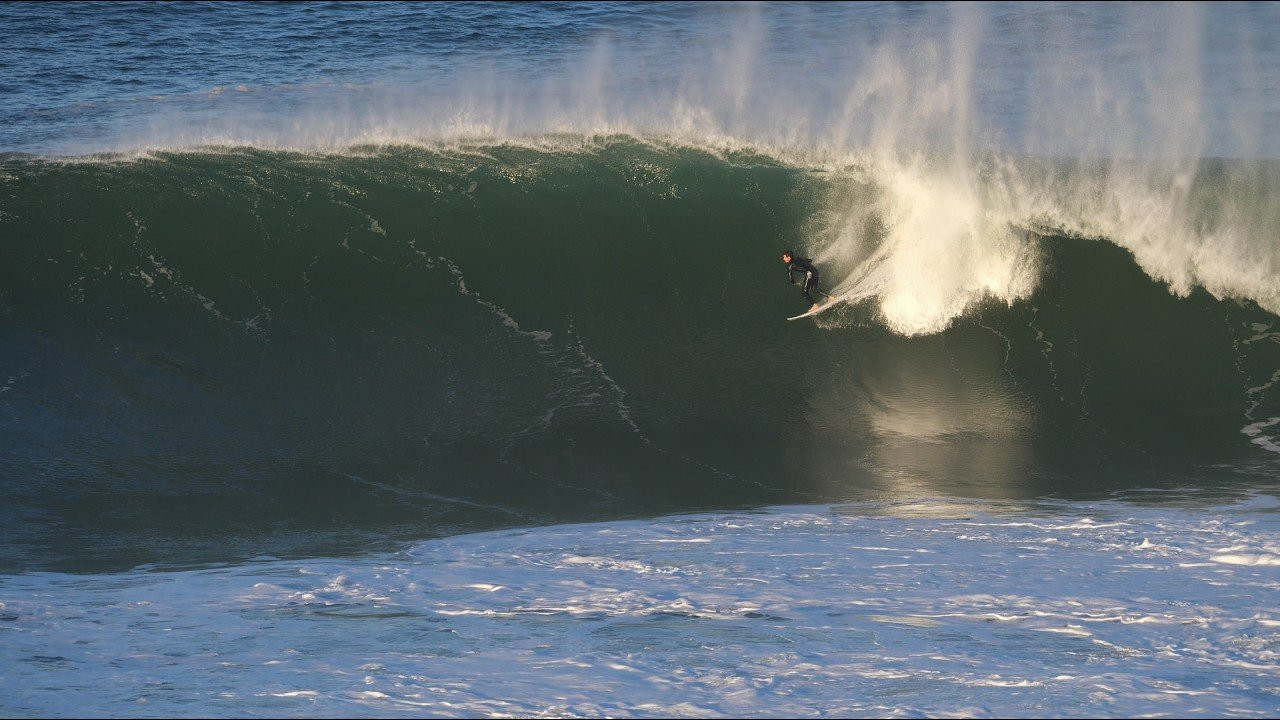 Big tubes, and big wipeouts during an epic session in Ericeira, Portugal. <br /><br />Please watch in 4k for best viewing.<br /><br />If you like the content, please subscribe to the channel here: http://bit.ly/2NPrV5H<br /><br />IF YOU WANT TO CREATE SURF VIDEOS LIKE THIS CHECK OUT THE GEAR WE USE FROM AMAZON: <br /><br />Our camera: https://amzn.to/3XHjiMe <br />Our drone: https://amzn.to/3HauKJg <br />Our main lens: https://amzn.to/3Jo9qCU <br />Our other lens: https://amzn.to/3Ji9XWW <br />Our main tripod: https://amzn.to/3Y6yUZG <br />Our second tripod: https://amzn.to/3Hh9EsJ <br />Our second tripod head: https://amzn.to/3WPpsbQ <br />Our camera bag: https://amzn.to/3HdvTzH <br />The laptop we edit on: https://amzn.to/3Hdwb9L <br />Our external hard drive: https://amzn.to/3Y2lJc0 <br /><br />_____________________________<br /><br />Social media accounts:<br />Instagram: https://www.instagram.com/global.zoo.co/?hl=en<br />Facebook: https://www.facebook.com/Global.Zoo.Co<br /><br />_____________________________<br /><br />DISCLAIMER <br />Some of the links above are affiliate links, where I earn a small commission if you click on the link and purchase an item. You are not obligated to do so, but it does help fund these videos in hopes of bringing value to you! <br /><br />#surfing #portugal #ericeira #bali #pipeline #teahupoo #hossegor