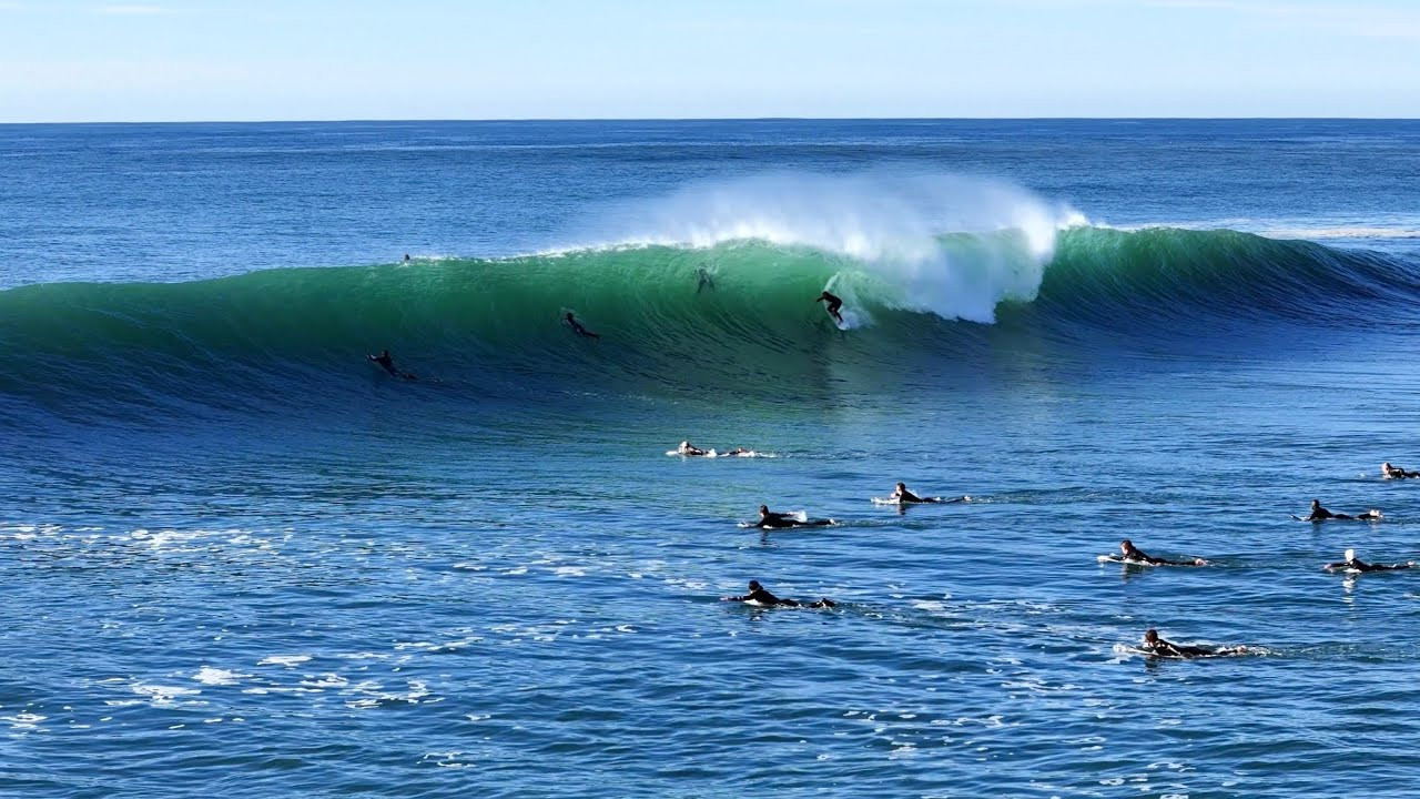 The run of swell during the last few days has been amazing, please enjoy this really nice session at Coxos, Ericeira.<br /><br />If you like the content, please subscribe to the channel here: http://bit.ly/2NPrV5H<br /><br />IF YOU WANT TO CREATE SURF VIDEOS LIKE THIS CHECK OUT THE GEAR WE USE FROM AMAZON: <br /><br />Our camera: https://amzn.to/3XHjiMe <br />Our drone: https://amzn.to/3HauKJg <br />Our main lens: https://amzn.to/3Jo9qCU <br />Our other lens: https://amzn.to/3Ji9XWW <br />Our main tripod: https://amzn.to/3Y6yUZG <br />Our second tripod: https://amzn.to/3Hh9EsJ <br />Our second tripod head: https://amzn.to/3WPpsbQ <br />Our camera bag: https://amzn.to/3HdvTzH <br />The laptop we edit on: https://amzn.to/3Hdwb9L <br />Our external hard drive: https://amzn.to/3Y2lJc0 <br /><br />_____________________________<br /><br />Social media accounts:<br />Instagram: https://www.instagram.com/global.zoo.co/?hl=en<br />Facebook: https://www.facebook.com/Global.Zoo.Co<br /><br />_____________________________<br /><br />DISCLAIMER <br />Some of the links above are affiliate links, where I earn a small commission if you click on the link and purchase an item. You are not obligated to do so, but it does help fund these videos in hopes of bringing value to you! <br /><br />#surfing #coxos #ericeira #portugal #pipeline #teahupoo