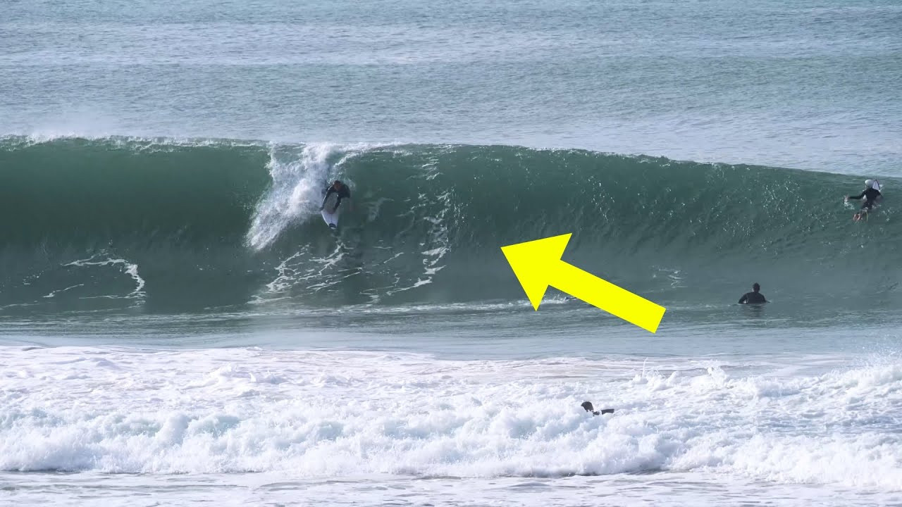 Few things in surfing feel better than getting spat out of a hollow tube, and the guy in the opening clip was definitely feeling it after that fire hosing.<br /><br />Unfortunately, there weren't too many other quality waves during that session. I was told the banks at Supertubos haven't been the best recently, and there were a lot of closeouts and straight ones most of the day.<br /><br />If you like the content, please subscribe to the channel here: http://bit.ly/2NPrV5H<br /><br />IF YOU WANT TO CREATE SURF VIDEOS LIKE THIS CHECK OUT THE GEAR WE USE FROM AMAZON: <br /><br />Our camera: https://amzn.to/3XHjiMe <br />Our drone: https://amzn.to/3HauKJg <br />Our main lens: https://amzn.to/3Jo9qCU <br />Our other lens: https://amzn.to/3Ji9XWW <br />Our main tripod: https://amzn.to/3Y6yUZG <br />Our second tripod: https://amzn.to/3Hh9EsJ <br />Our second tripod head: https://amzn.to/3WPpsbQ <br />Our camera bag: https://amzn.to/3HdvTzH <br />The laptop we edit on: https://amzn.to/3Hdwb9L <br />Our external hard drive: https://amzn.to/3Y2lJc0 <br /><br />_____________________________<br /><br />Social media accounts:<br />Instagram: https://www.instagram.com/global.zoo.co/?hl=en<br />Facebook: https://www.facebook.com/Global.Zoo.Co<br /><br />_____________________________<br /><br />DISCLAIMER <br />Some of the links above are affiliate links, where I earn a small commission if you click on the link and purchase an item. You are not obligated to do so, but it does help fund these videos in hopes of bringing value to you! <br /><br />#surfing #supertubos #peniche #portugal #pipeline #teahupoo