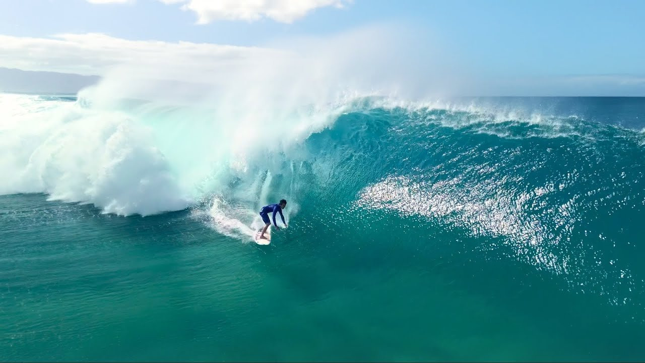 Surf and beach scenes from a nice day at Pipe and Backdoor recently. A few pro surfers were out on this day, including Barron Mamiya in the opening clip, and Jamie O'Brien makes a cameo on his soft top at 0:29.<br /><br />Footage from Artem Savitckii/Surffilming<br /><br />If you like the content, please subscribe to the channel here: http://bit.ly/2NPrV5H<br /><br />_____________________________<br /><br />Social media accounts:<br />Instagram: https://www.instagram.com/global.zoo.co/?hl=en<br />Facebook: https://www.facebook.com/Global.Zoo.Co<br />TikTok: https://www.tiktok.com/@globalzoosurf<br /><br />#surfing #pipeline #hawaii #globalzoo