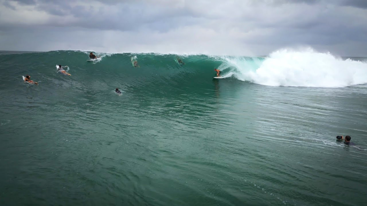 Some epic barrels went down yesterday at the world famous Snapper Rocks, Coolangatta. <br /><br />Footage from our guy down under @coastal_content / Huw Williams. Please follow his social media platforms below!<br /><br />Coastal Content's Social Media Platforms:<br />Instagram - https://www.instagram.com/coastal_content<br />Facebook - https://www.facebook.com/cstlcntnt<br />_____________________________<br /><br />If you like the content, please subscribe to the channel here: http://bit.ly/2NPrV5H<br />_____________________________<br /><br />#Surfing #Surf #Australia #Aus #SnapperRocks #GlobalZoo #CoastalContent
