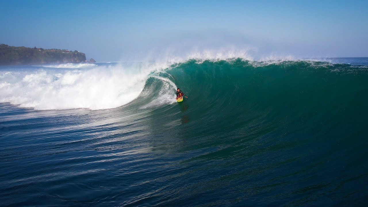 We hardly had any good days at Padang Padang this year, so it great to see it firing up again so late in the season. The morning wasn't the best, but it really started to turn on during the afternoon as the tide dropped out and the wind groomed it to perfection.<br /><br />We're excited to be partnering with www.surf-forecast.com - the best free forecasting website out there. Please check out their site for over 7,000 surf locations and free 12 days forecasts.<br /><br />If you like the content, please subscribe to the channel here: http://bit.ly/2NPrV5H<br /><br />IF YOU WANT TO CREATE SURF VIDEOS LIKE THIS CHECK OUT THE GEAR WE USE FROM AMAZON: <br /><br />Our camera: https://amzn.to/3XHjiMe <br />Our drone: https://amzn.to/3HauKJg <br />Our main lens: https://amzn.to/3Jo9qCU <br />Our other lens: https://amzn.to/3Ji9XWW <br />Our main tripod: https://amzn.to/3Y6yUZG <br />Our second tripod: https://amzn.to/3Hh9EsJ <br />Our second tripod head: https://amzn.to/3WPpsbQ <br />Our camera bag: https://amzn.to/3HdvTzH <br />The laptop we edit on: https://amzn.to/3Hdwb9L <br />Our external hard drive: https://amzn.to/3Y2lJc0 <br /><br />_____________________________<br /><br />Social media accounts:<br />Instagram: https://www.instagram.com/global.zoo.co/?hl=en<br />Facebook: https://www.facebook.com/Global.Zoo.Co<br /><br />_____________________________<br /><br />DISCLAIMER <br />Some of the links above are affiliate links, where I earn a small commission if you click on the link and purchase an item. You are not obligated to do so, but it does help fund these videos in hopes of bringing value to you! <br /><br />#Surfing #Indonesia #Bali