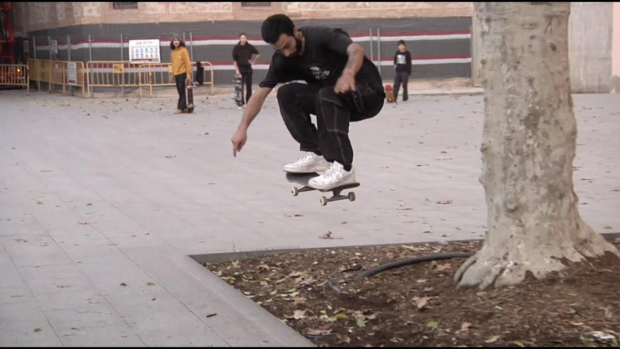 Featured skaters: Macba locals <br /><br />Film and edit: Javier Menéndez <br /><br />Music: Till I'm on Top - NEFFEX<br /><br />Skateboarding in MACBA<br />https://www.macbalife.com/shop<br />http://www.facebook.com/MacbaLife<br />http://www.instagram.com/MacbaLife
