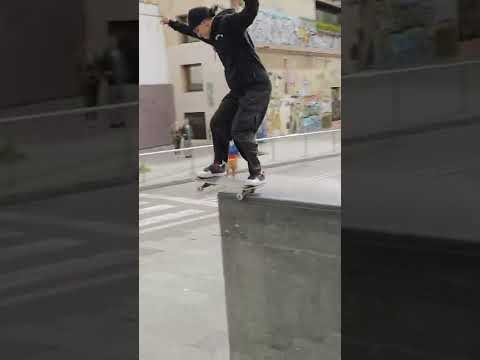 Skateboarding in MACBA<br />https://www.macbalife.com/shop<br />http://www.facebook.com/MacbaLife<br />http://www.instagram.com/MacbaLife