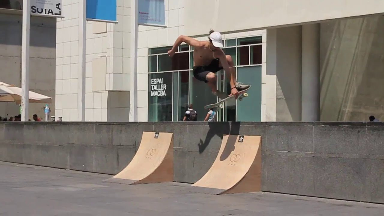 Rufus Skateshop boys Cristian Delgado, Mathew Yanez, Andreu Vallespi and Guillermo Aliaga testing the new 3MC by adidas Skateboarding skating Macba in a different way. <br /><br />Film and Edit: Javier Menéndez<br /><br />Music: XXX by Yuzi<br /><br />Skateboarding in MACBA<br />http://www.macbalife.com<br />http://www.facebook.com/MacbaLife<br />http://www.instagram.com/MacbaLife