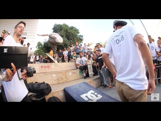 Featured skaters: Macba locals and casual visitors. <br /><br />Film and Edit: Javier Menéndez<br /><br />Music: A Roller Skating Jam Named Saturdays by De La Soul <br /><br />Skateboarding in MACBA<br />http://www.macbalife.com<br />http://www.facebook.com/MacbaLife<br />http://www.instagram.com/MacbaLife