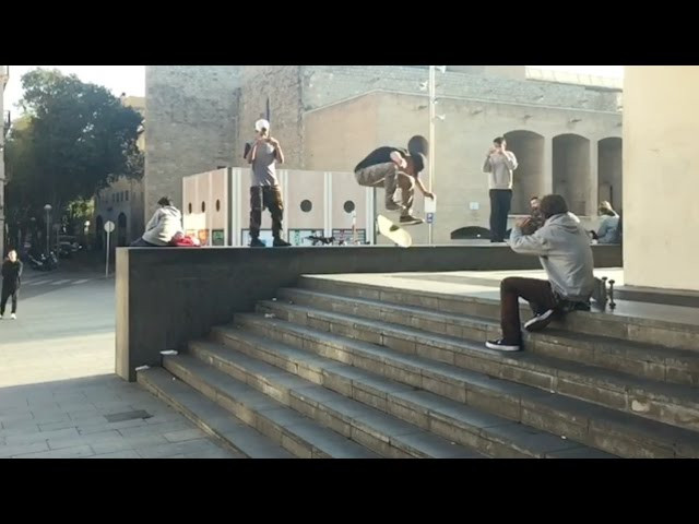New #Macbalifers compilation with a great list of skateboarders and random plaza population. <br /><br />Featured skaters: Jorge Simöes, José Vivero, ?????, Adilson Rodrigues, Ollie O´Hanlon, Rubén Cajaraville, Jordi Gómez, Dave Gilbert, Edinson Azuaje, Juanca Gracia, Kristian Krasimirov, Aaron Clough. <br /><br />Film And edit: Javier Menéndez<br /> <br />Music: Se Acabó (It's Over) by The Beatnuts <br /><br /><br />Skateboarding in MACBA<br />http://www.macbalife.com<br />http://www.facebook.com/MacbaLife<br />http://www.instagram.com/MacbaLife