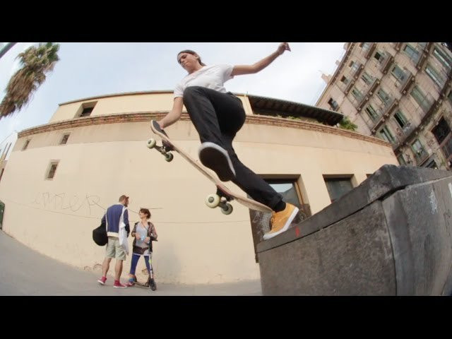 Andrea Benítez has been shredding the plaza so hard . That´s why she has her own #Macbagirls episode. Thanks Andrea... you rocks! <br /><br />Featured skaters: Andrea Benítez<br /><br />Film and edit: Javier Menéndez <br /><br />Music: Invisible Sin Desaparecer Del Todo by Sivyl Vane<br /><br />Skateboarding in MACBA<br />http://www.macbalife.com<br />http://www.facebook.com/MacbaLife<br />http://www.instagram.com/MacbaLife