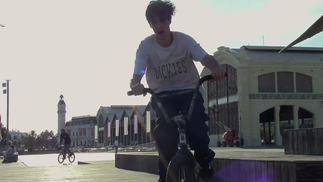 En noviembre subimos a Valencia el fin de semana y dando vueltas con la escena grabamos este video. Muchas gracias a Manu por la hospitalidad y a todos los locals por partirla para la dirty cam!!