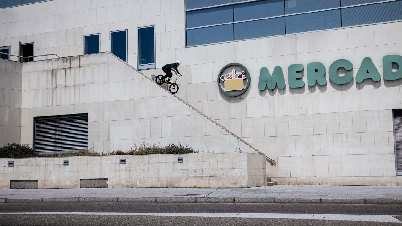 Lo que empezó como "vamos a grabar unos clips", terminó siendo en un video de 12 min y esto es gracias a la motivación que se creo entre todos los riders de este proyecto. Grabado durante 3 meses en Galicia y en el que aparecen: Fernando Laczko, Raúl Gandara, Cristian Pombo, Nico Esteban, Isra Sousa, Saúl Vilar, Milu, Carlos Checo y Samuel Carrera. <br /><br /><br />Grabado con un equipo de menos de 200€, esto muestra una vez más que con poco se puede hacer mucho y que nada falta si están las ganas.<br /><br /><br /><br />What started as "let's film some clips" ended up as a 12 min video and that is because of the motivation created between the group of riders involved in this. Filmed during 3 months in Galicia (north of Spain) and featuring: Fernando Laczko, Raúl Gandara, Cristian Pombo, Nico Esteban, Isra Sousa, Saúl Vilar, Milu, Carlos Checo y Samuel Carrera.<br /><br />Filmed with an equipment that costs less than 200 euros, this shows again that you don't need much to do a lot and when there is hype, you don't need much else.