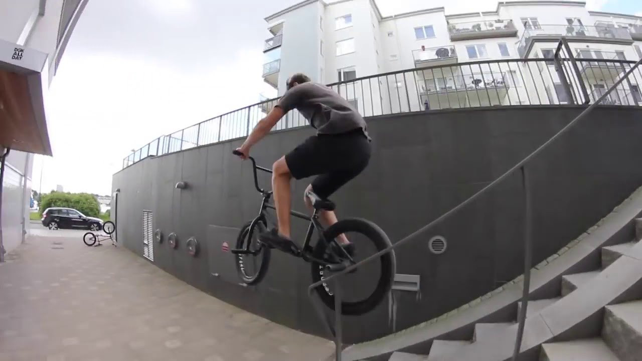 Joseph Chick Roaming en 2016 already ya mantándo el juego con 2 pegs por Málaga, Barcelona y Escocia..<br />Quién quiere ver otro video de Joseph?<br /><br />Joseph Chick roaming back in 2016, allready killing it on 2 pegs around Málaga, Barcelona and Scotland..<br />Who wants to see another edit of this guy?<br /><br />Film: Luke Jackson & Mikkel Mogensen<br />Cut: Mikkel Mogensen