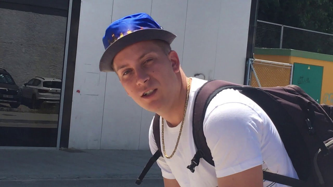 Took a trip to Granada with my brother to ride some street, eat good, visit our friend Ale karakol and assist to a local jam. This was fun, hope y'all enjoy this!<br /><br />Mi hermano y yo nos bajamos a Granada para montar un poco de calle, ver a nuestra amigo Ale karakol comer bien y asistir a una jam local. Fue muy divertido asi que espero que lo disfrutéis también!!<br /><br />suscribe to dis shiiit