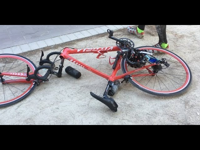 Segundo dia grabando para #vlcawakes empezó con Christian Pombo rompiendo una bici de carretera con su muñeca(por culpa del ciclista) y atrasandonos la mañana pero bueno, por lo demás el día fue muy bien y todos se tiraron bangers!!