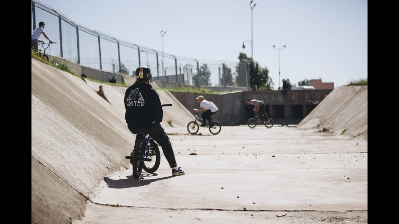 Clips grabados con el Iphone mientras estaba de trip con United Bmx para el nuevo episodio de foreign lands.<br />Gracias a todos los homies de ahí por enseñarnos la movida!!<br /><br /><br />Espero que os guste y os suscribais al canal!