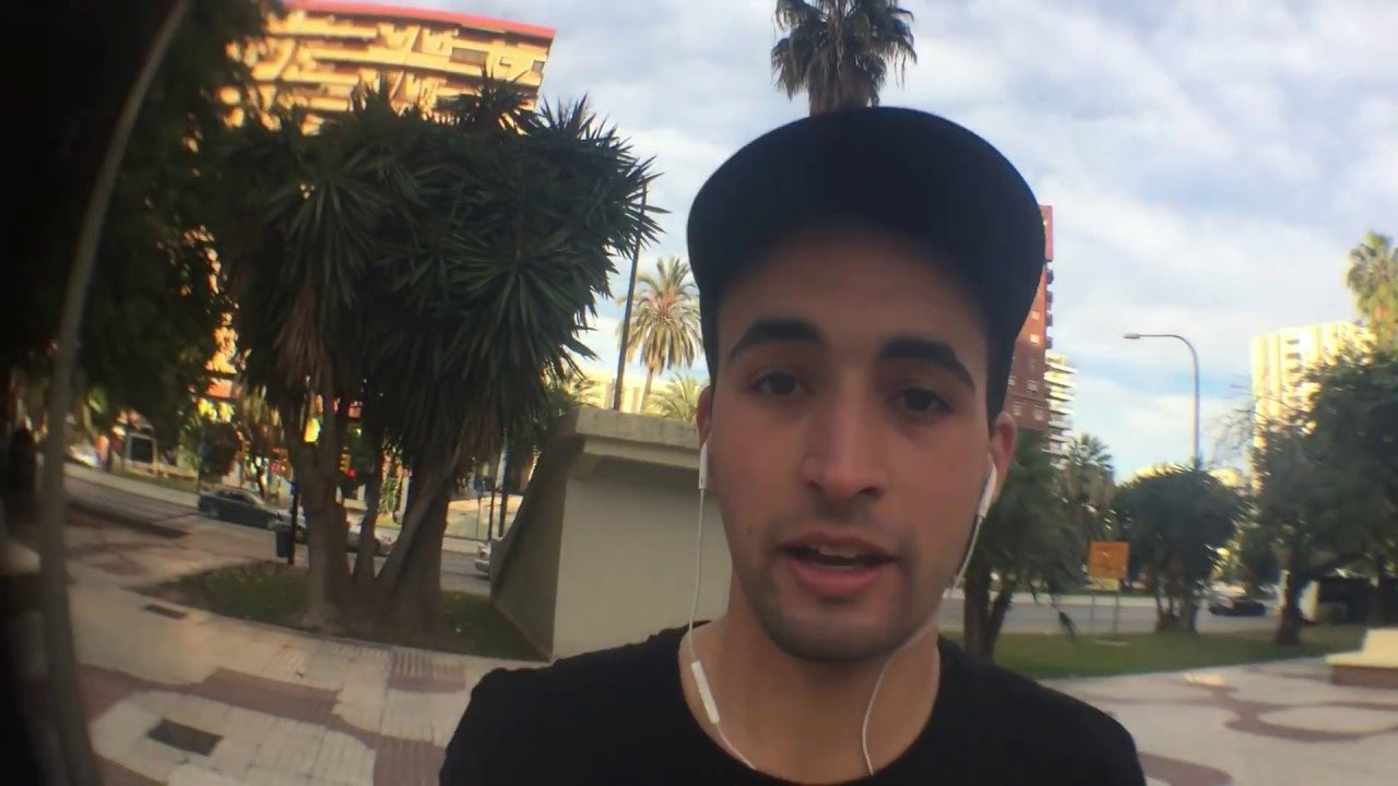 Perdonad la calidad, es la primera vez y esperamos mejorar en los próximos :)<br />En nuestro primer episodio vamos a hacer calle y terminamos visitando a Rubén en su segunda casa que es el skatepark de málaga<br />suscribiros para ver nuestras tonterias tanto de parte de Fernando en Alemania como las nuestras en Málaga. Gracias!<br /><br /><br />Instagram:<br />@roman.99 https://www.instagram.com/roman.99/<br />@fernandolaczko https://www.instagram.com/fernandolaczko/<br />@haitamtaqy https://www.instagram.com/haitamtaqy/<br /><br /><br /><br />Tienda http://www.ciaocrew.cc/