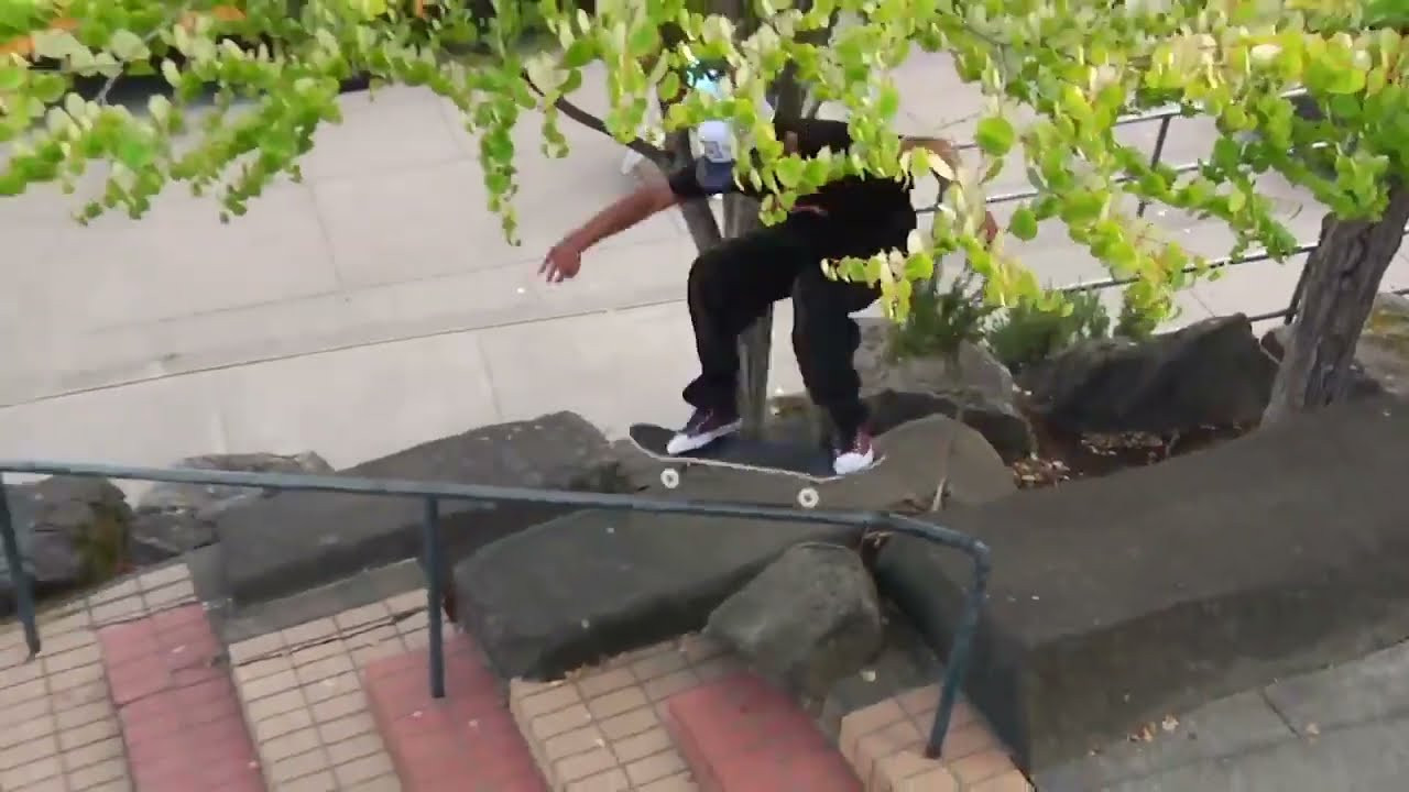 Links to original clips: https://quartersnacks.com/2024/01/qstop10-january-19-2024/ • Intro via https://www.instagram.com/cecilreport/