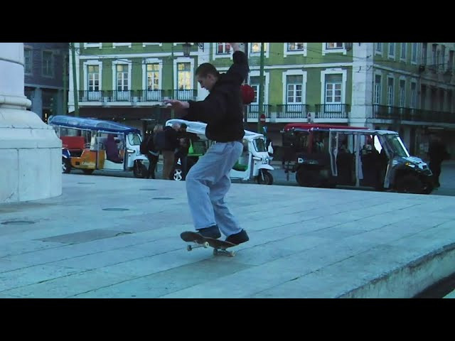 Links to original clips: https://quartersnacks.com/2023/12/qstop10-december-8-2023/ • Intro via @happysk8boarding on IG