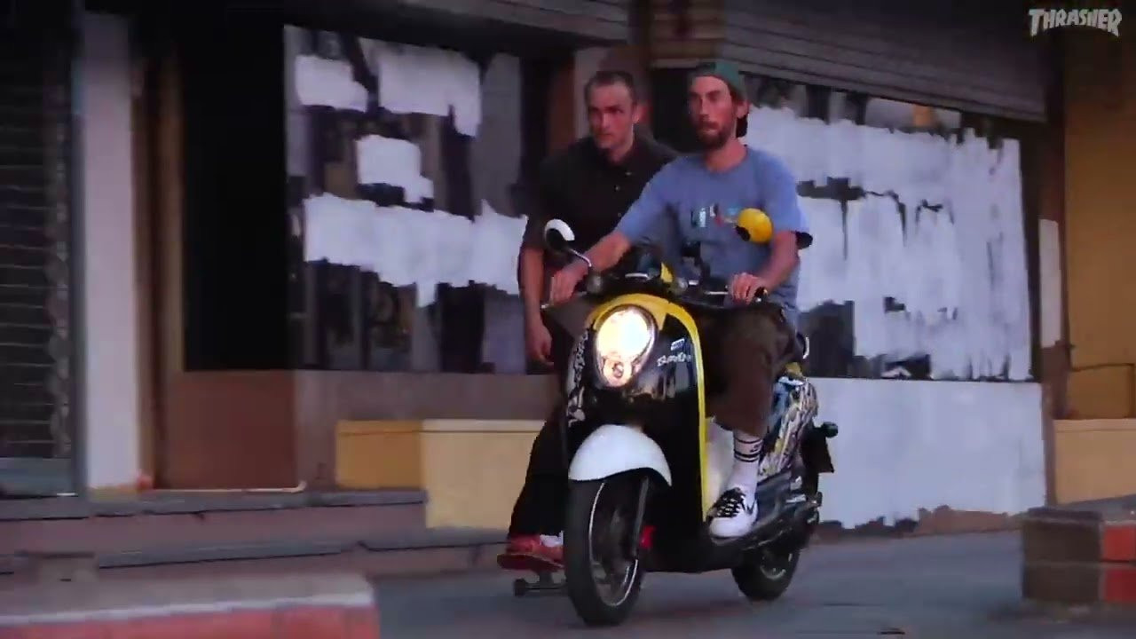 Links to original clips: https://quartersnacks.com/2023/11/qstop10-november-17-2023/ • Intro via @ugqwamoto on IG