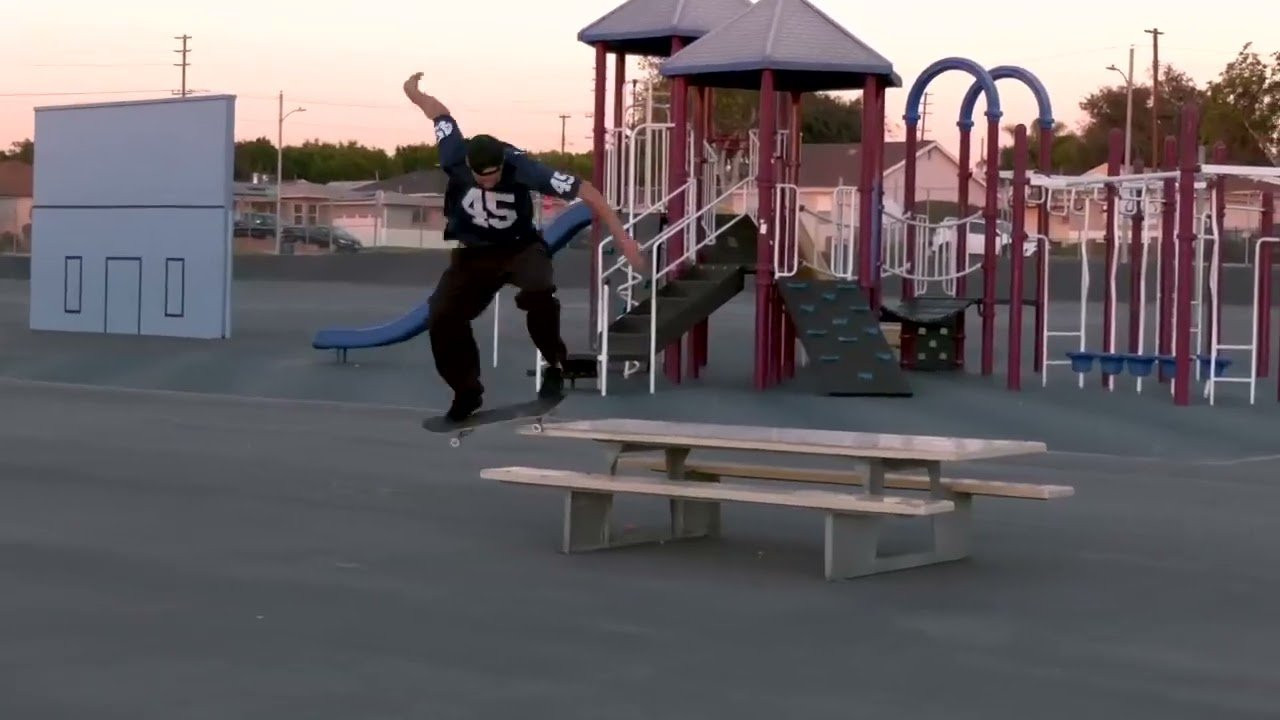 Links to original clips: https://quartersnacks.com/2023/10/qstop10-october-20-2023/ • Intro via @_aidan_shit on IG