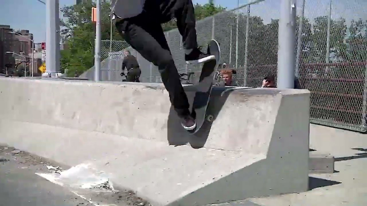 Links to original clips: https://quartersnacks.com/2023/08/qstop10-august-18-2023/ • Intro via @_snailtooth + @_gnarlycharlie_ on IG